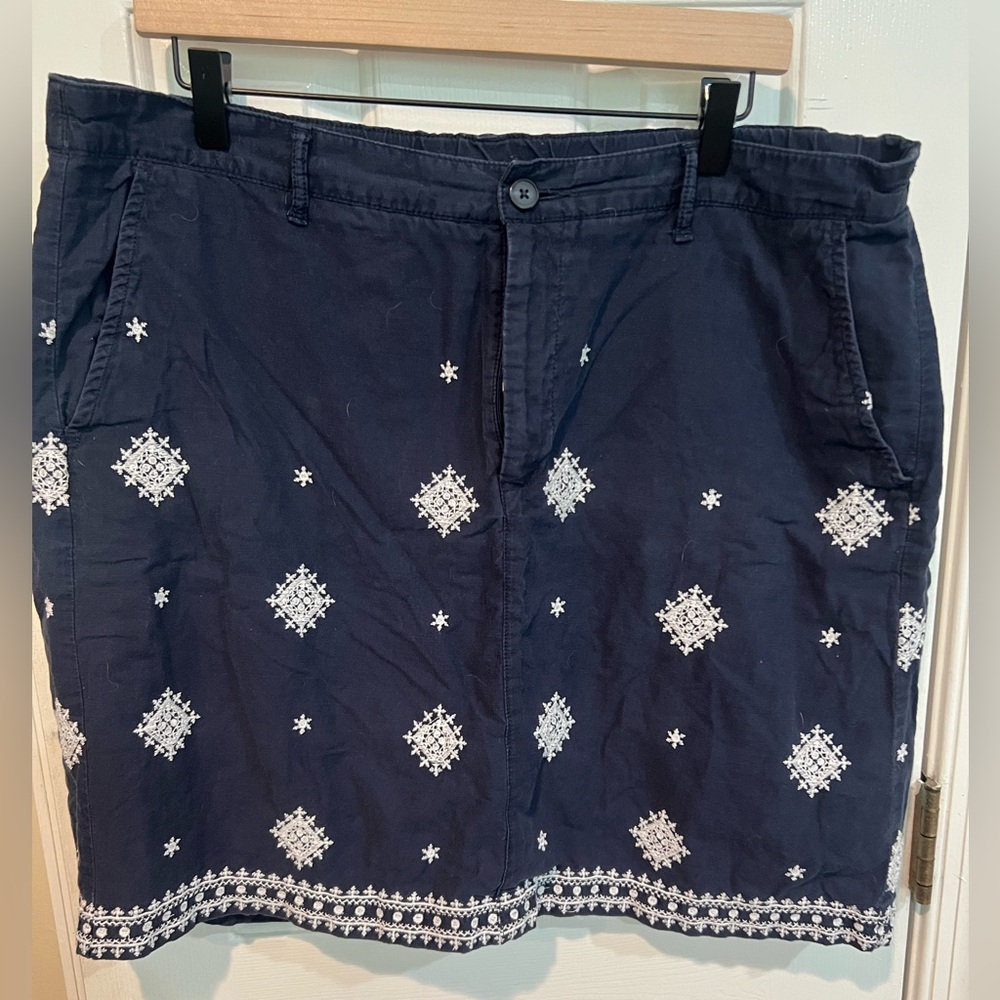 Women’s Croft & Barrow Navy and White Geometric Embroidered A-line Skort